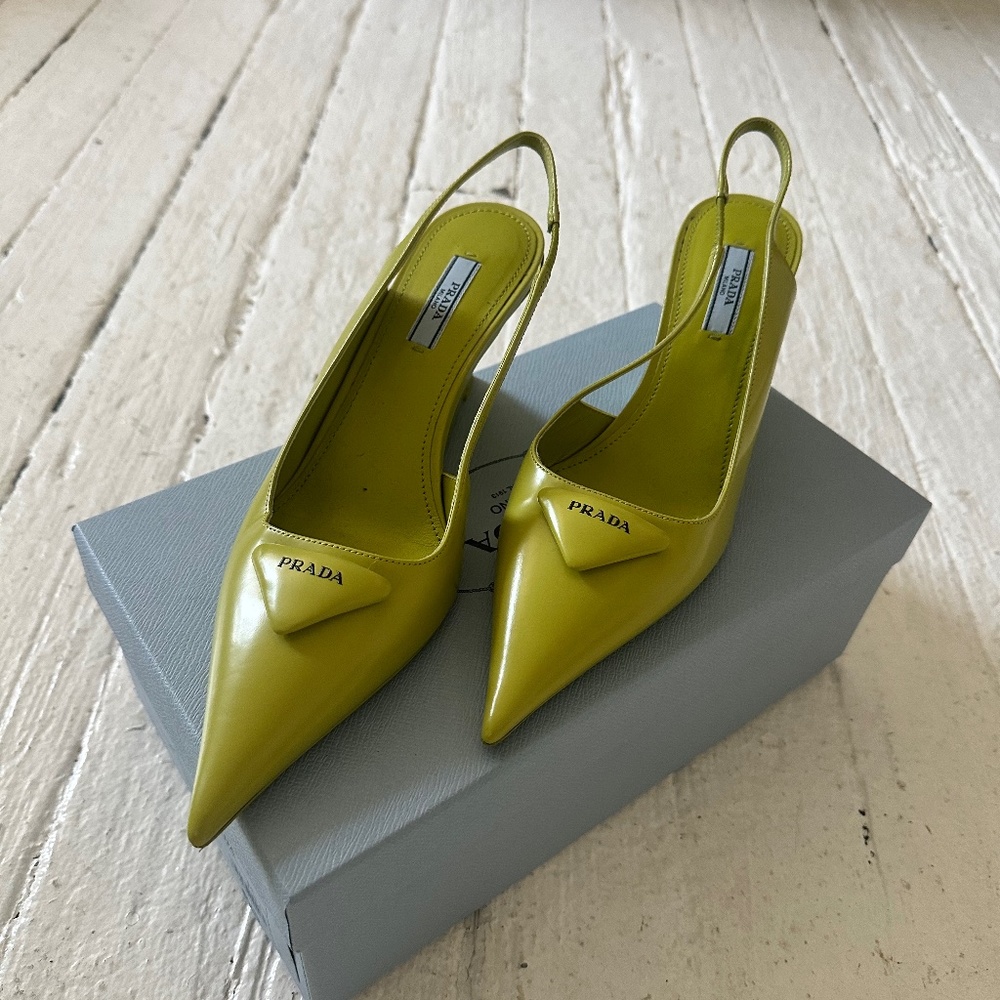Prada leather yellow / lime green pump